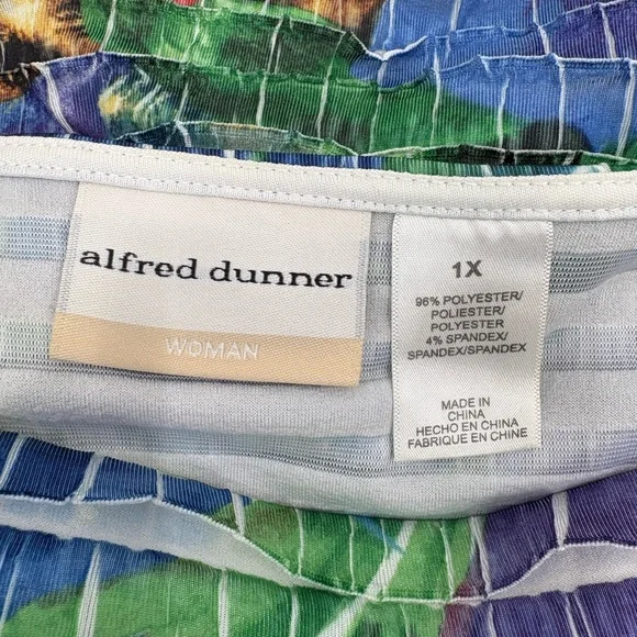 Alfred Dunner Women’s Plus 1X Tropical Floral & Leopard print Short Sleeve Top - Picture 5 of 7